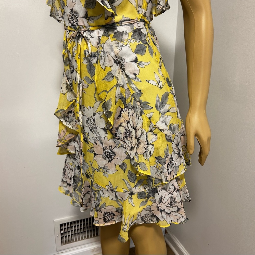 Tommy Hilfiger Yellow Floral Ruffle Tiered Dress Size 2 V-Neck Tie Waist Cap - Picture 3 of 6